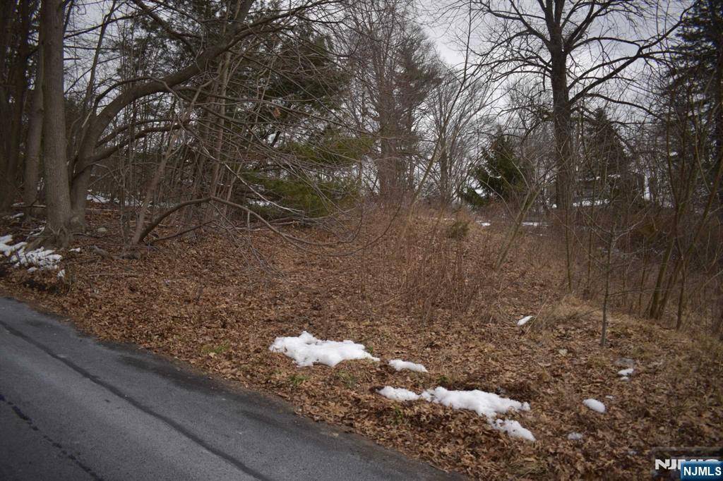 West Milford, NJ 07480,18 Valley View LN