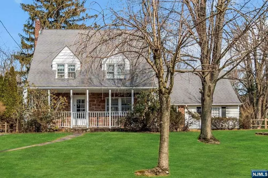 22 Northwood AVE, Demarest, NJ 07627