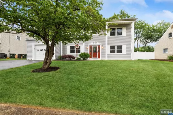 54 Biscay DR, Mount Olive Township, NJ 07836