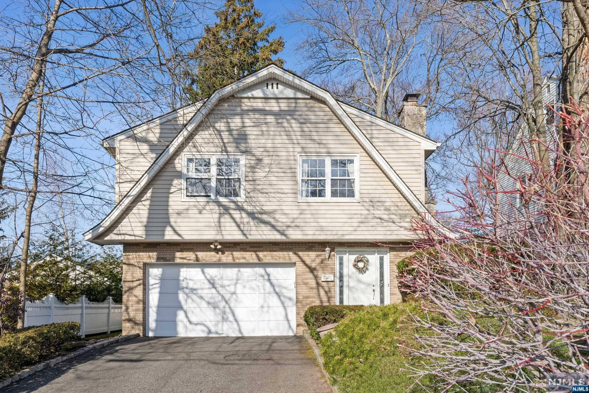 317 Highwood AVE, Leonia, NJ 07605