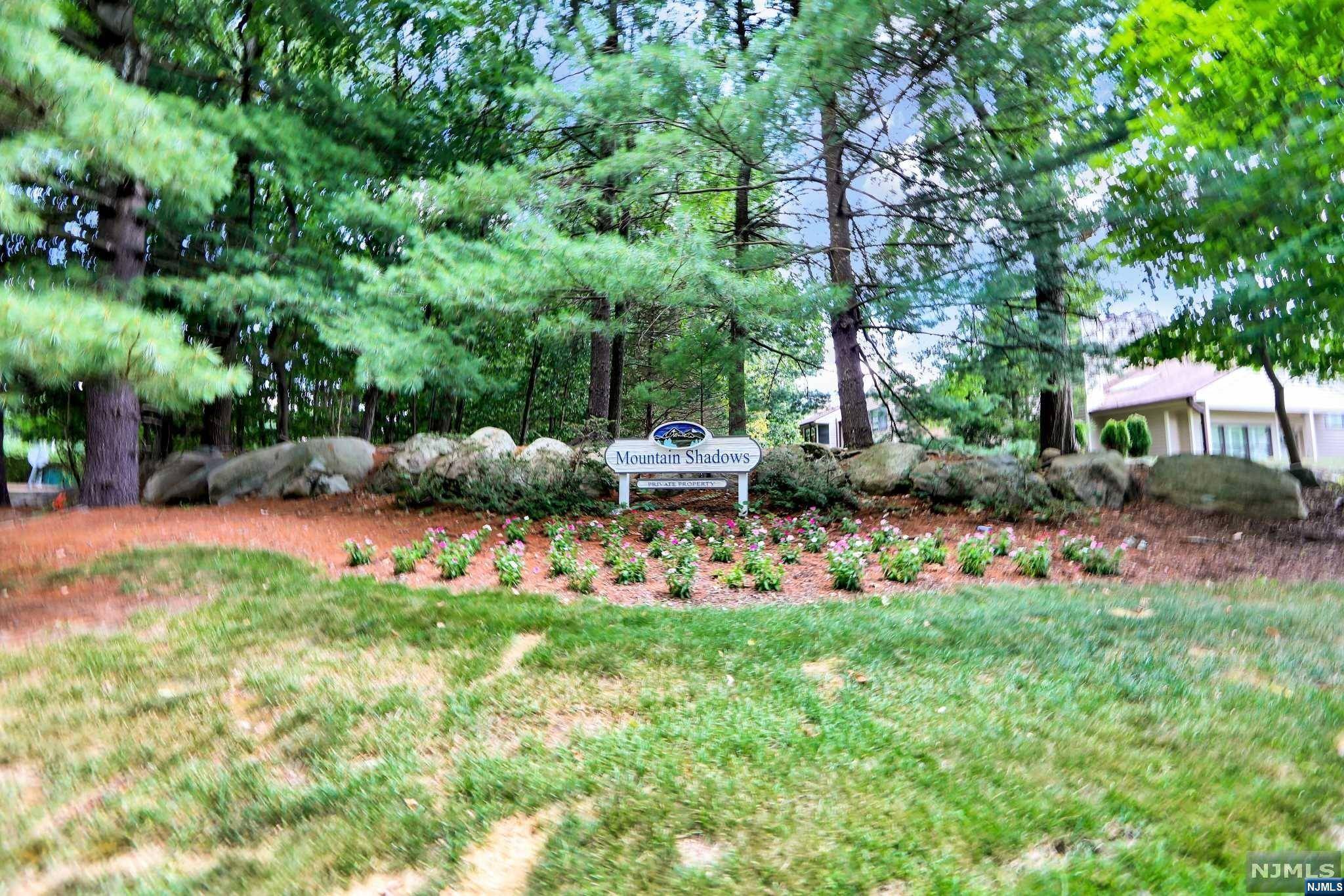 5 Bentley DR, Franklin Lakes, NJ 07417