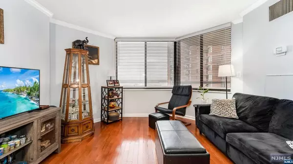 Secaucus, NJ 07094,416 Harmon Cove Tower