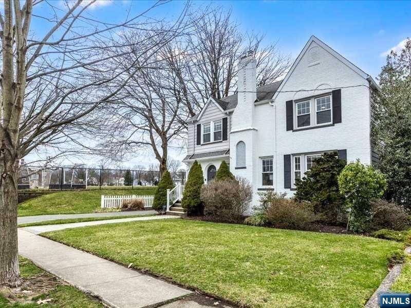 Glen Ridge, NJ 07028,202 Stonehouse RD