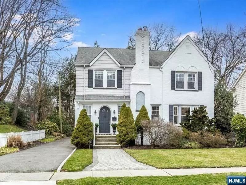 202 Stonehouse, Glen Ridge, NJ 07028