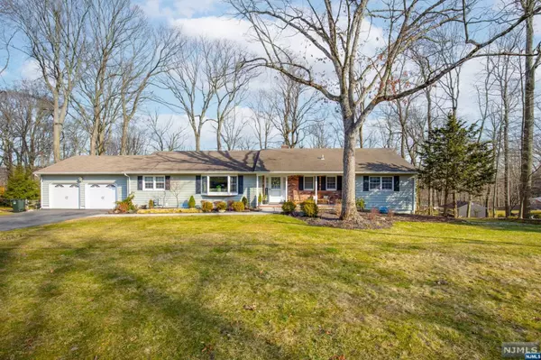 89 Tam O Shanter DR, Mahwah, NJ 07430