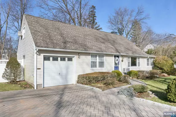 Waldwick, NJ 07463,29 Lockwood DR