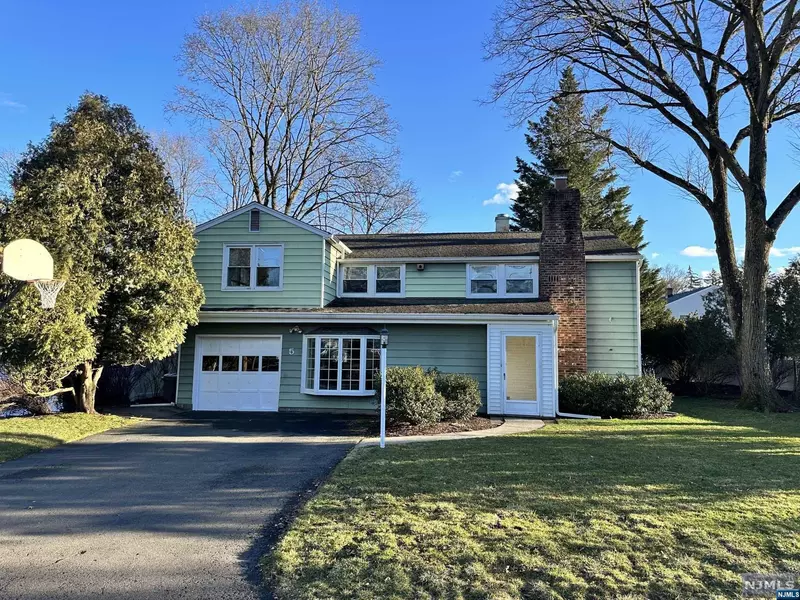 5 Malcolm ST, Waldwick, NJ 07463