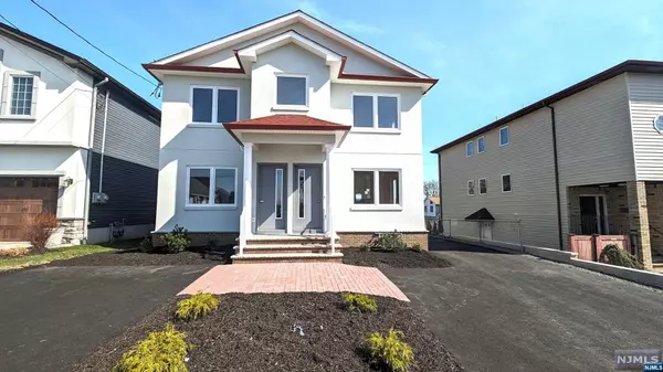 Wallington, NJ 07057,33 Van Dyke ST