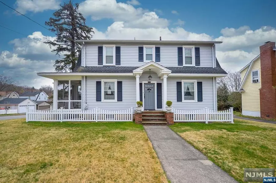 48 Suncrest AVE, North Haledon, NJ 07508