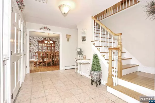 River Vale, NJ 07675,831 Alison DR