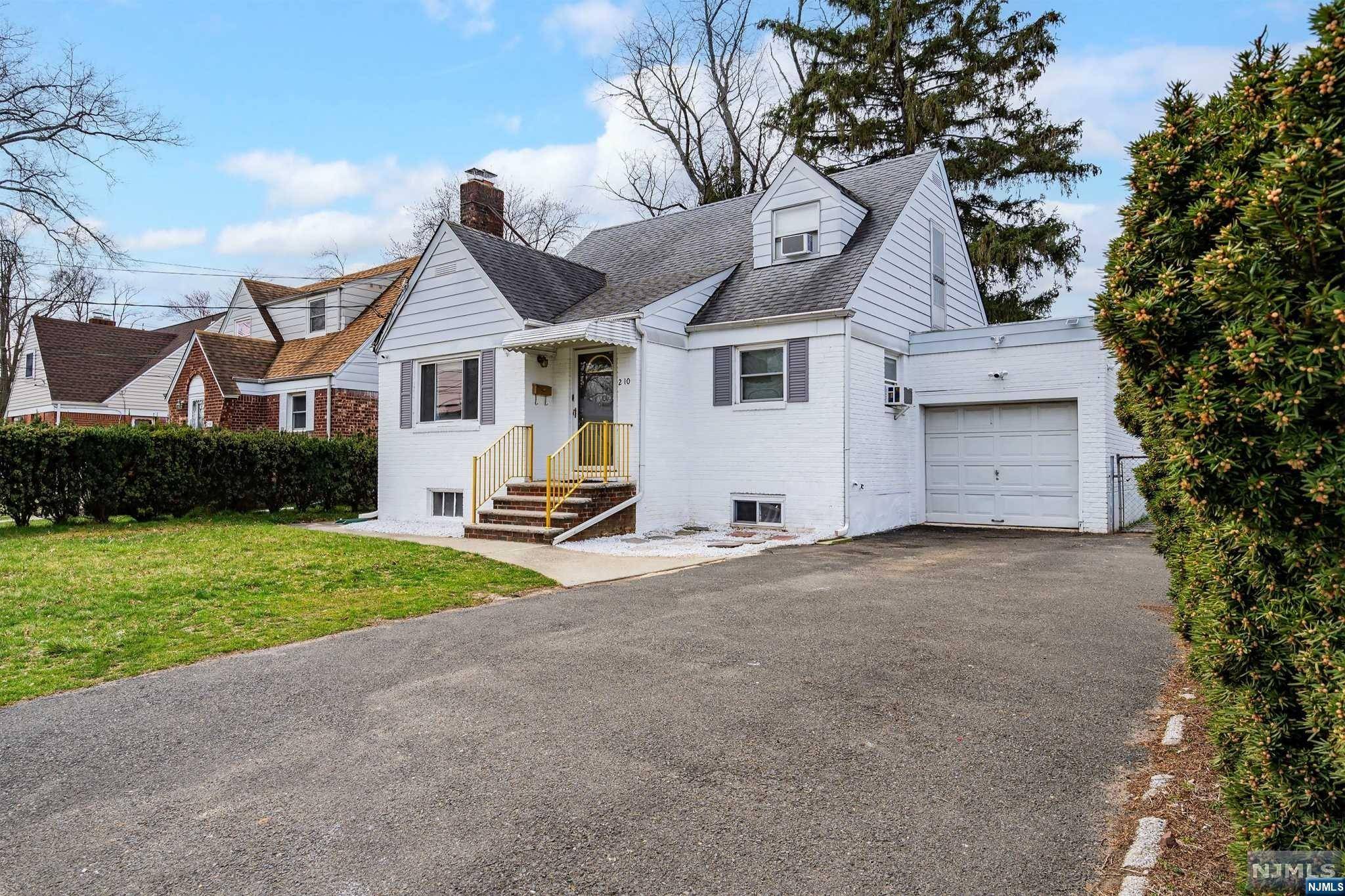 2-10 Saddle River RD, Fair Lawn, NJ 07410