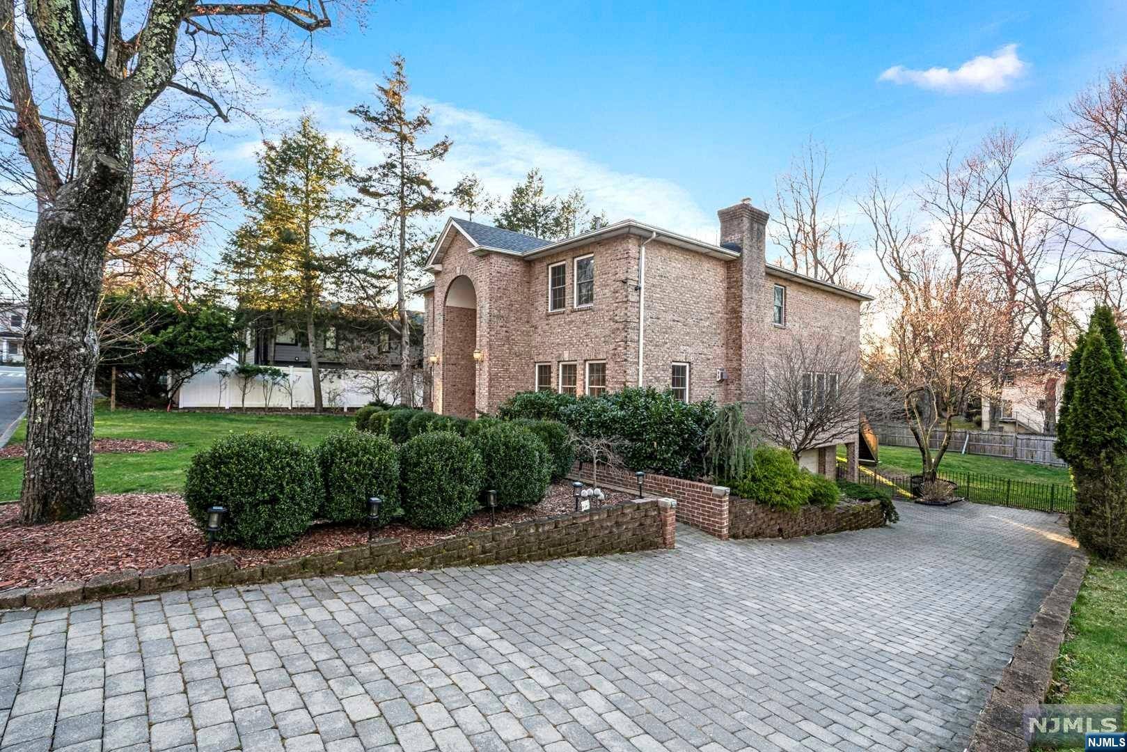 108 Chestnut AVE, Closter, NJ 07624