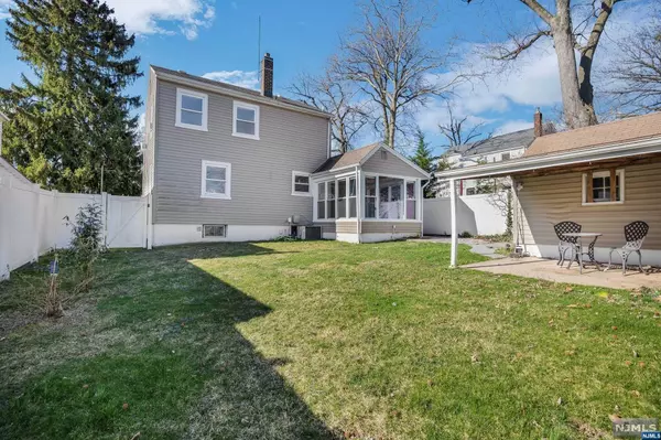 49 Walnut ST, Teaneck, NJ 07666