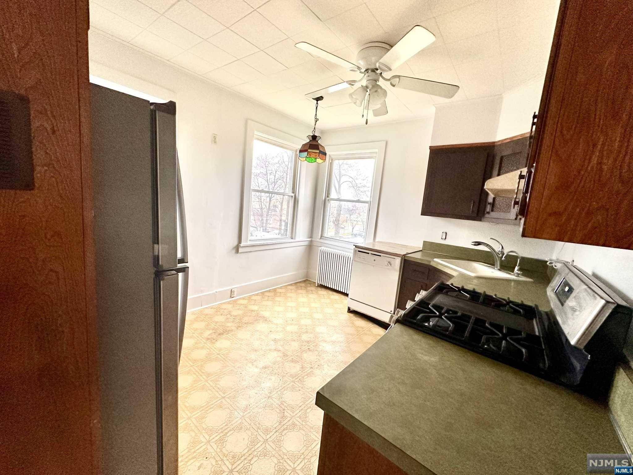 Leonia, NJ 07605,482 Grand AVE