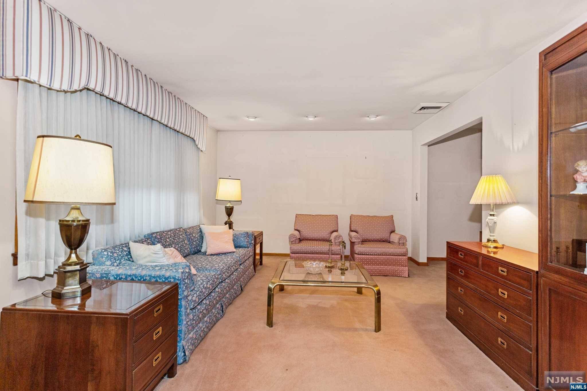 Wallington, NJ 07057,118 Alden ST