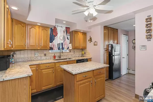 Elmwood Park, NJ 07407,29 Washington AVE