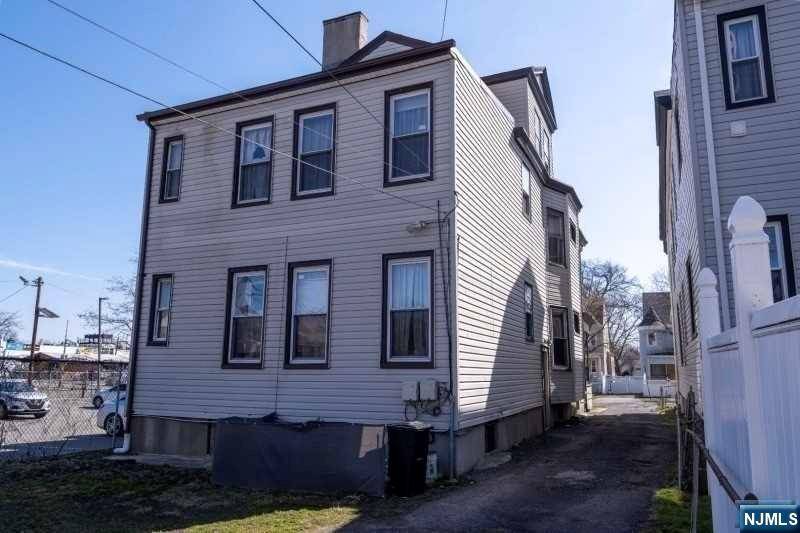 East Orange, NJ 07018,37 Sanford ST
