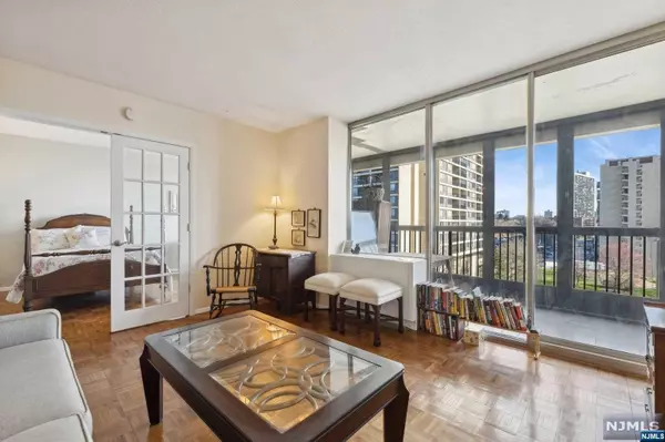 5 Horizon RD #507, Fort Lee, NJ 07024