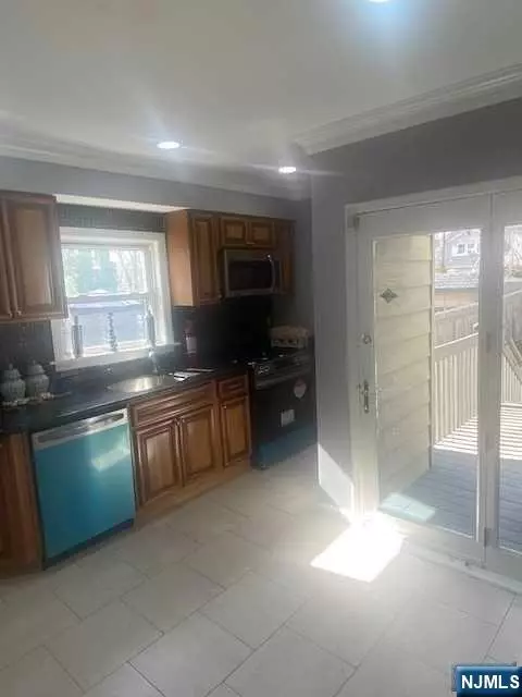 Garfield, NJ 07026,99 Grand ST