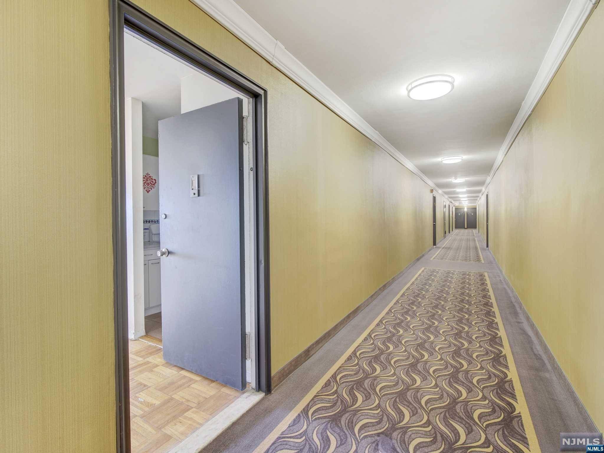 Fort Lee, NJ 07024,2100 Linwood AVE #10N