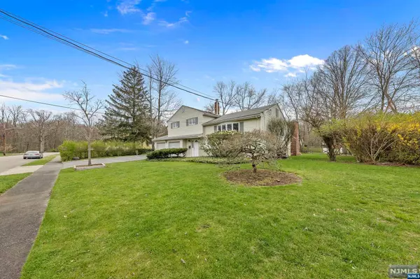 96 Durant LN, Closter, NJ 07624
