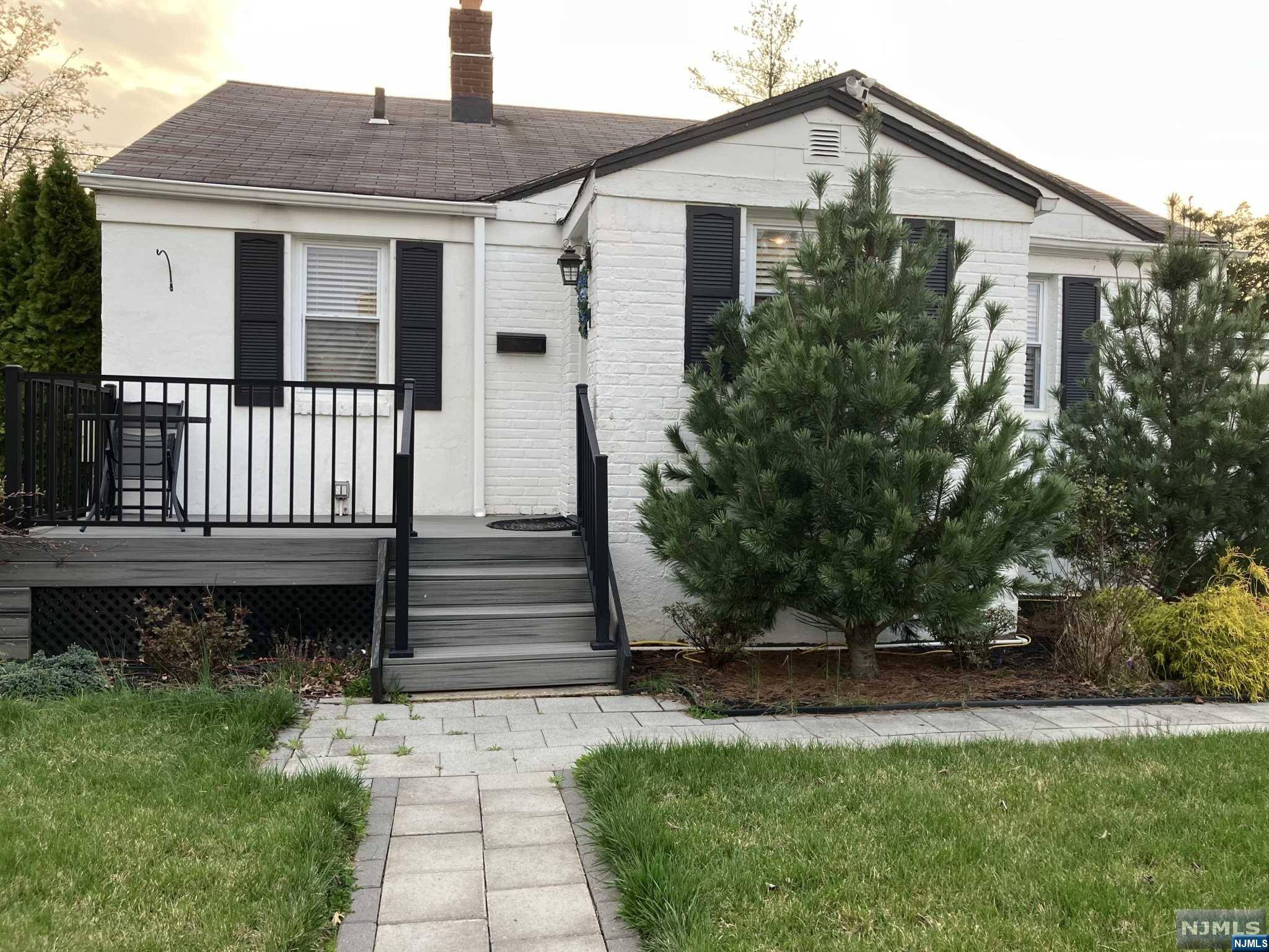 51 New Jersey AVE, Bergenfield, NJ 07621