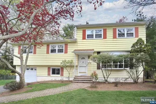 25 Cooper PL, Harrington Park, NJ 07640