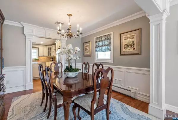 Waldwick, NJ 07463,21 Ackerman ST
