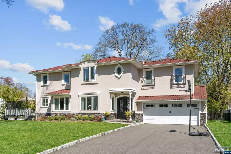 568 Thurnau DR, River Vale, NJ 07675