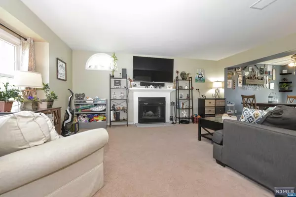 Hamburg, NJ 07419,78 Village DR