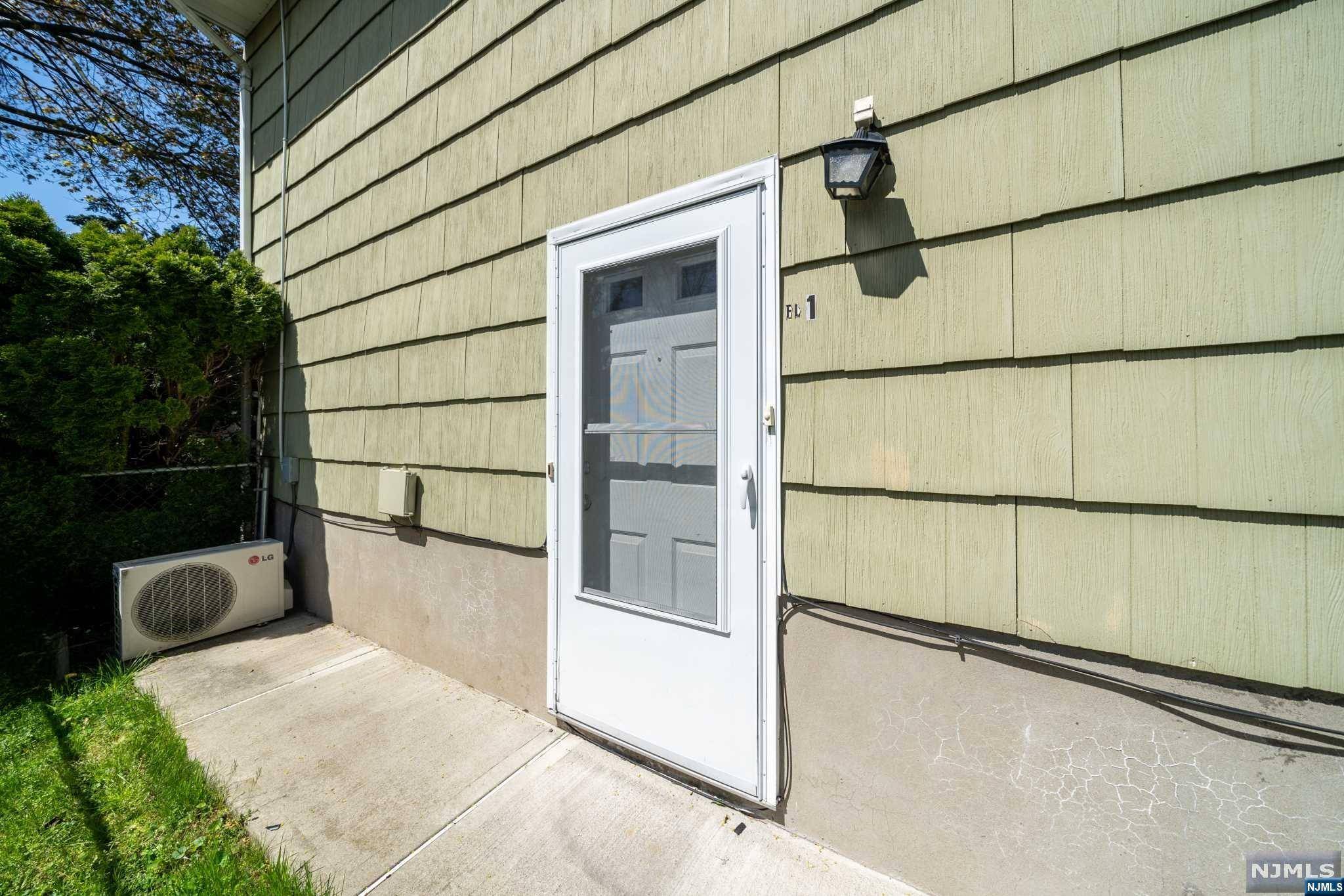 Clifton, NJ 07014,305 South Pkwy