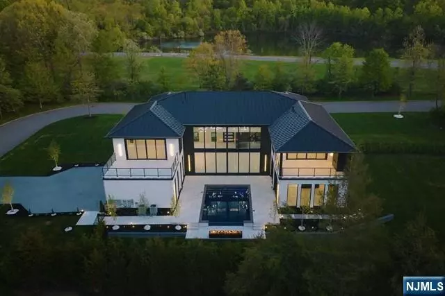 Franklin Lakes, NJ 07417,247 Glen PL