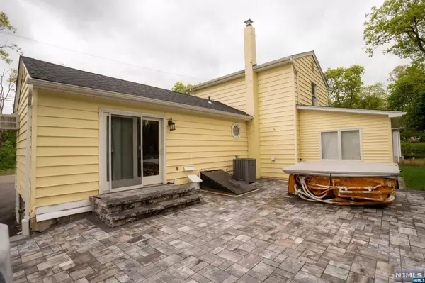 Hopatcong, NJ 07843,333 Tulsa TRL