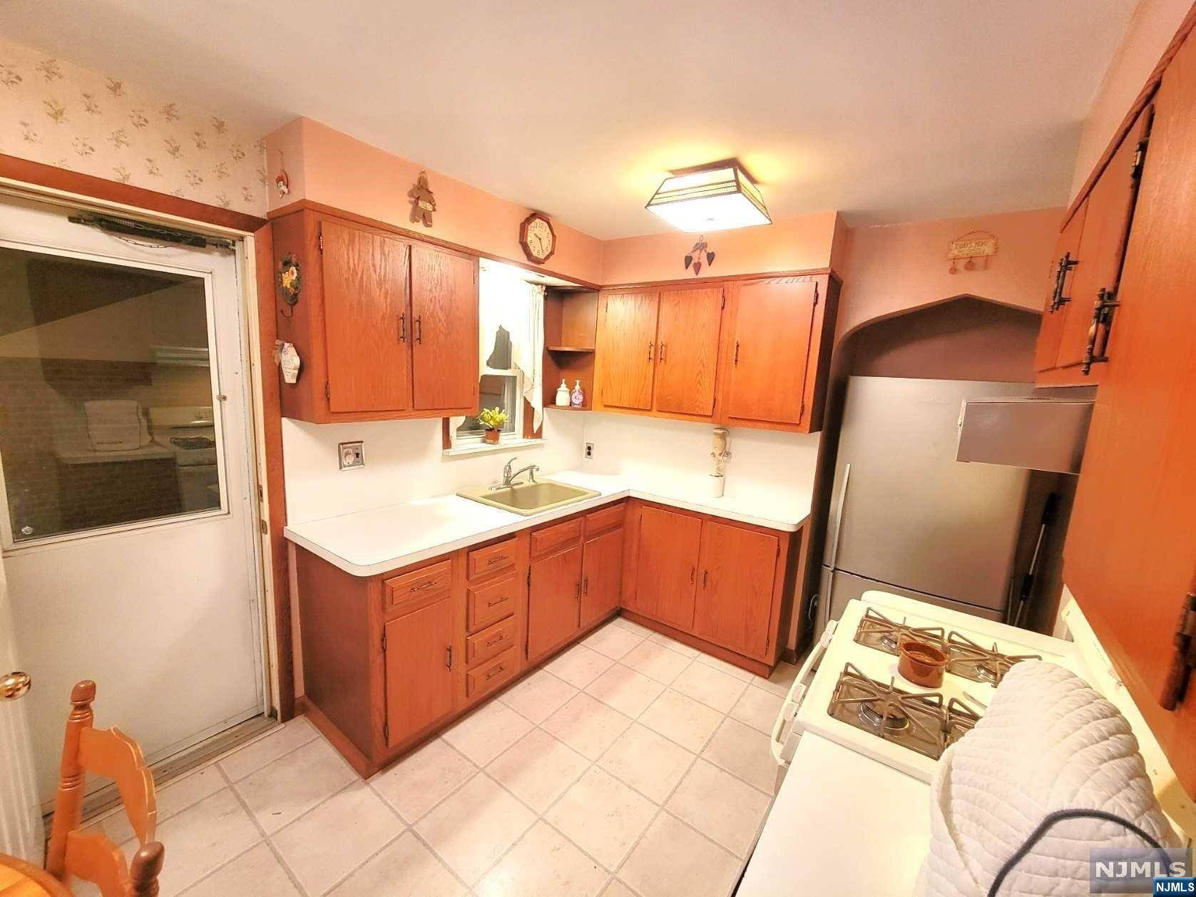 Fair Lawn, NJ 07410,23-06 Fairmount PL