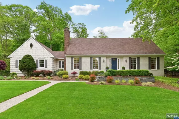 160 Macintyre LN, Allendale, NJ 07401