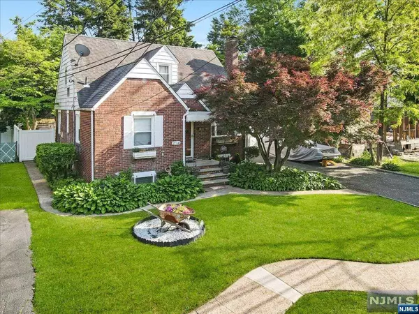 Fair Lawn, NJ 07410,27-10 Morlot AVE