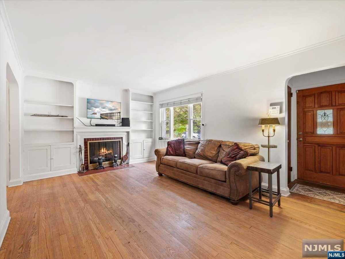 Fair Lawn, NJ 07410,27-10 Morlot AVE