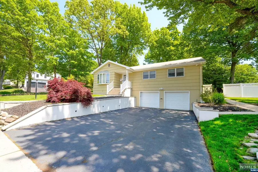 154 Spring Valley RD, Park Ridge, NJ 07656