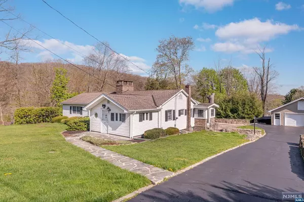 42 Mountainside, Hardyston, NJ 07460