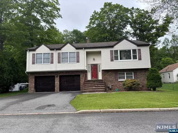 13 James AVE, Bloomingdale, NJ 07403