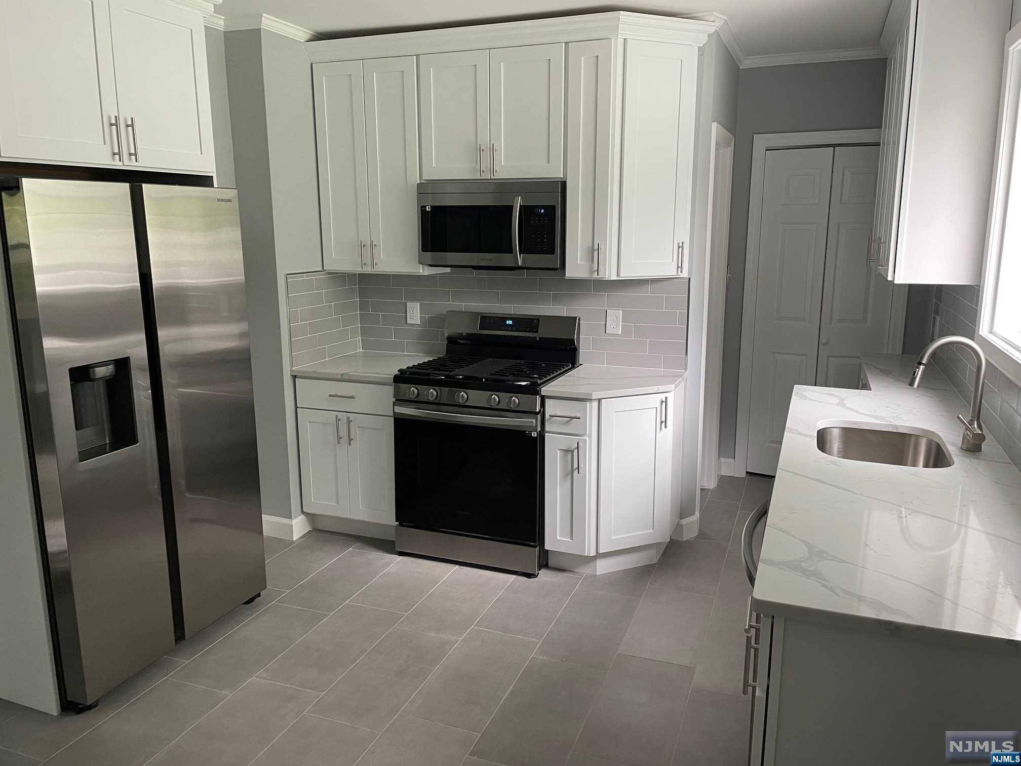 19 Walnut TER, Bloomfield, NJ 07003