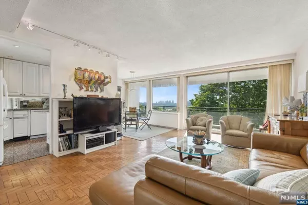 2 Horizon RD ##633, Fort Lee, NJ 07024