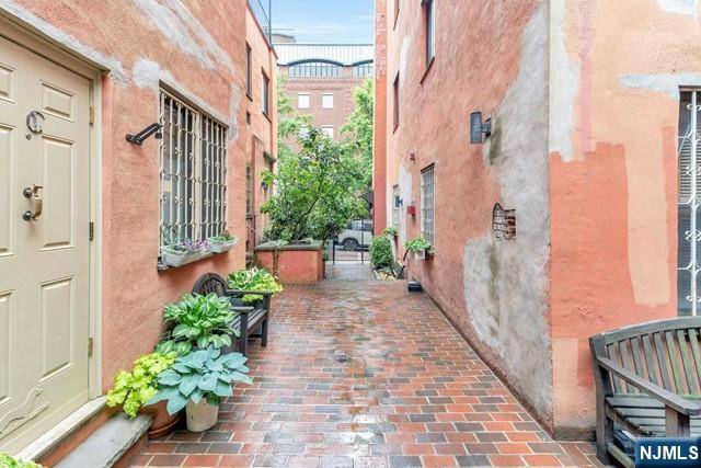 41 1st ST #4B, Hoboken, NJ 07030