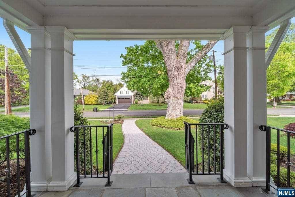Oradell, NJ 07649,228 Country Club DR