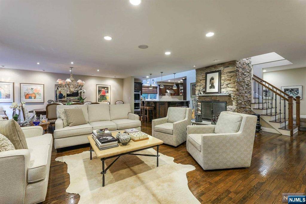 Englewood, NJ 07631,26 Hidden Ledge RD