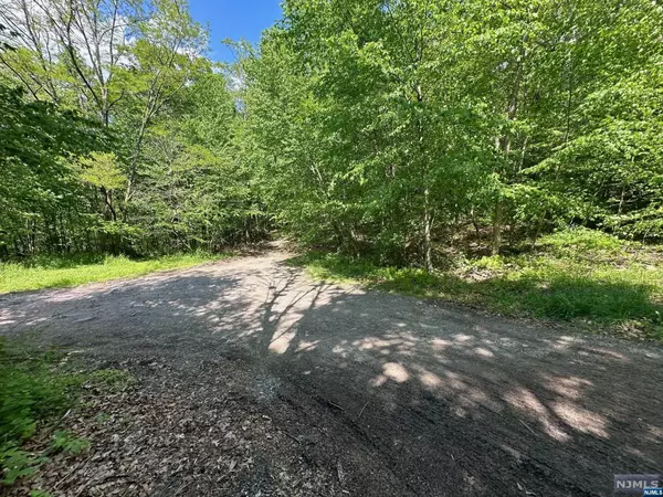 West Milford, NJ 07421,0 Gladstone RD