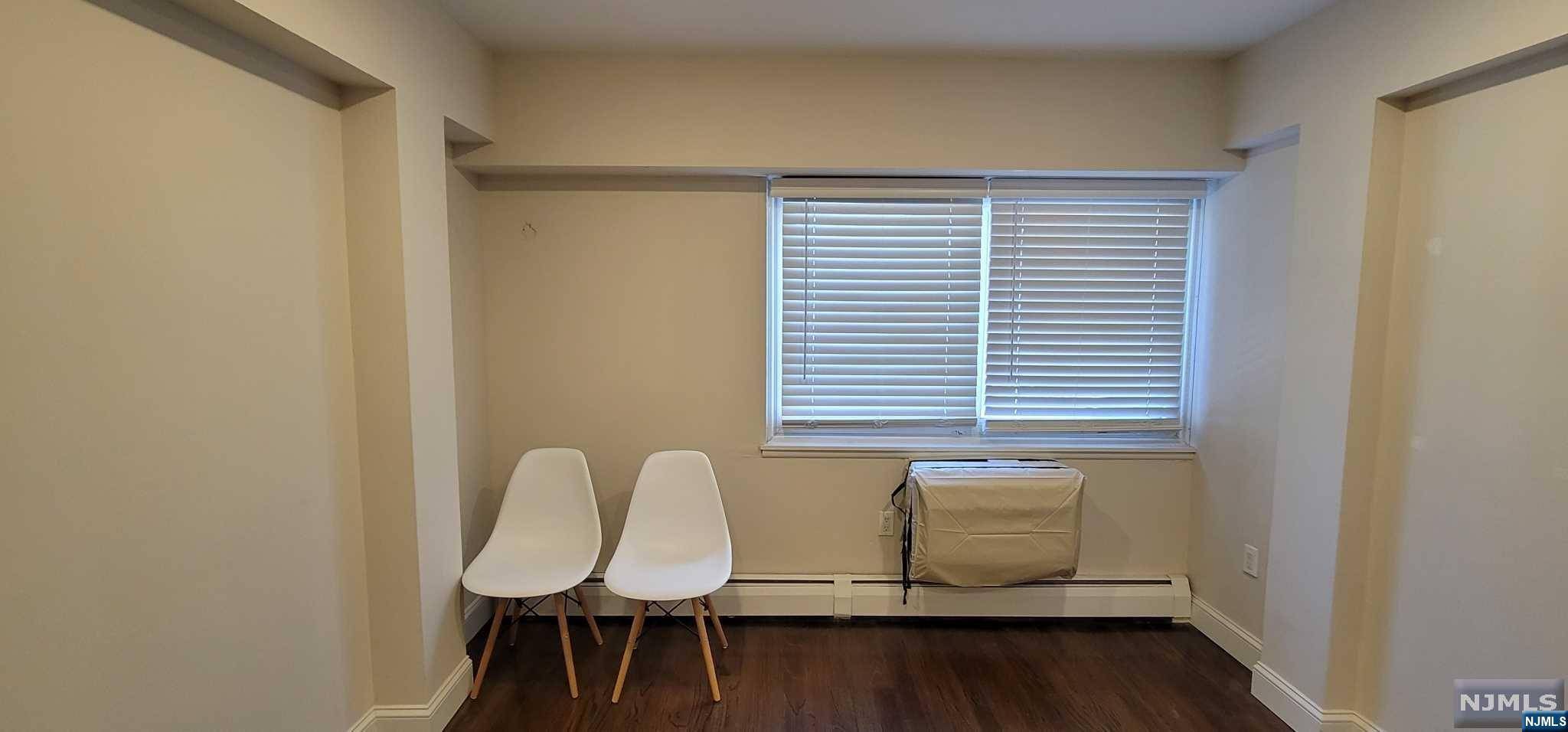 Palisades Park, NJ 07650,333 Grand AVE #1i