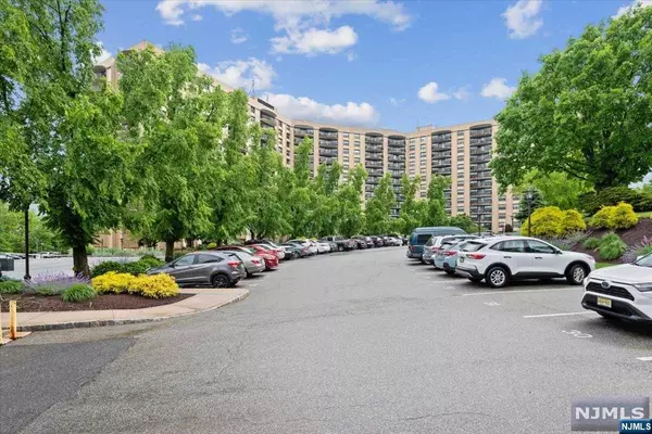 2 Claridge DR #7GE, Verona, NJ 07044