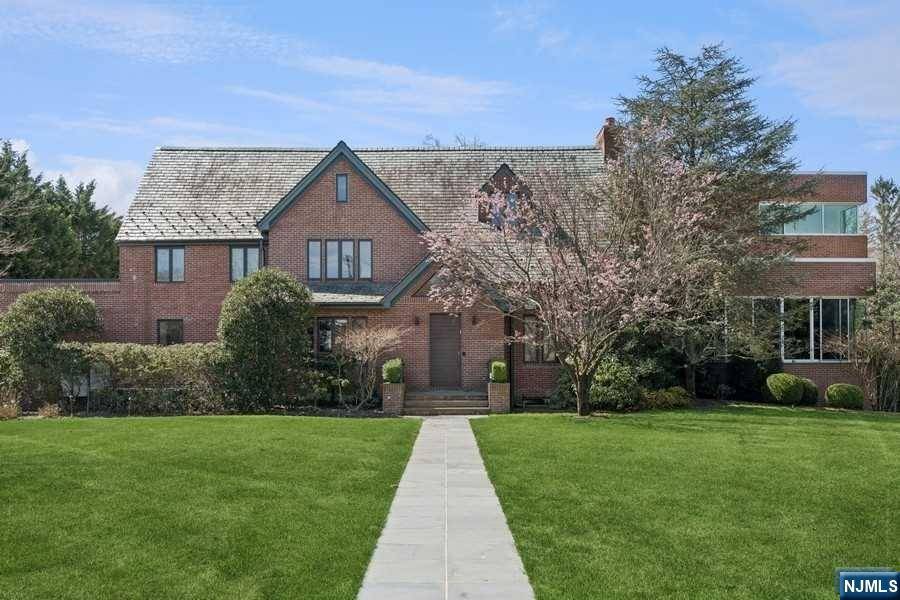 532 Winthrop RD, Teaneck, NJ 07666