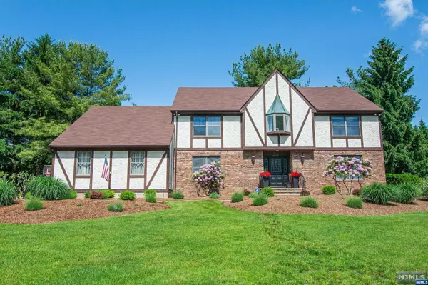 Wyckoff, NJ 07481,515 Long DR